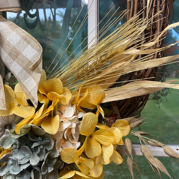 18” Fall grapevine wreath - Picture 6 of 8